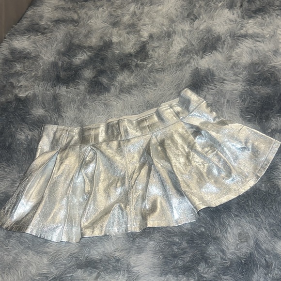 Silver Metallic Pleated Mini Skort - Picture 5 of 7